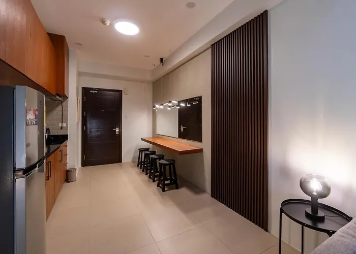 Stunning View Loft Type 1 Bedroom In Circulo Near Bridgetowne, Eastwood Fast Wi-fi Apartment