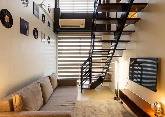 Apartment Stunning View Loft Type 1 Bedroom In Circulo Near Bridgetowne, Eastwood Fast Wi-fi